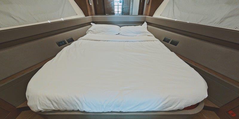 2017 FERRETTI YACHTS 550 